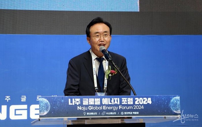 나주글로벌에너지포럼 2024 개회사하는 윤병태 나주시장1.jpg